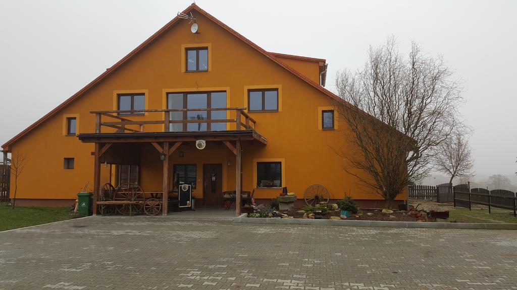 Hotel Penzion Eqilon Mělník Zewnętrze zdjęcie