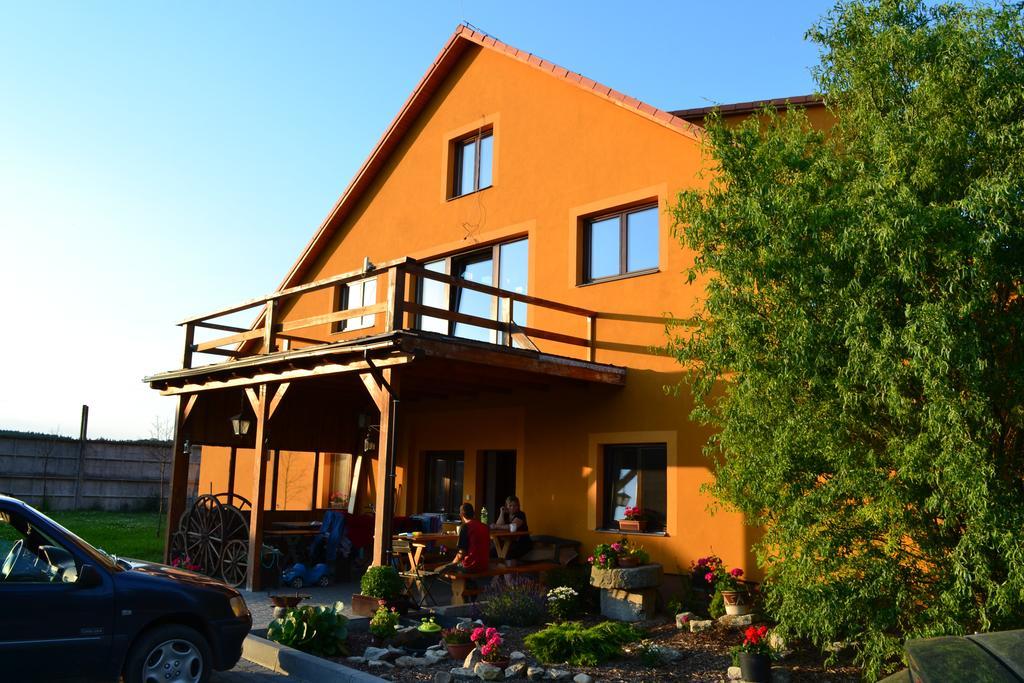 Hotel Penzion Eqilon Mělník Zewnętrze zdjęcie