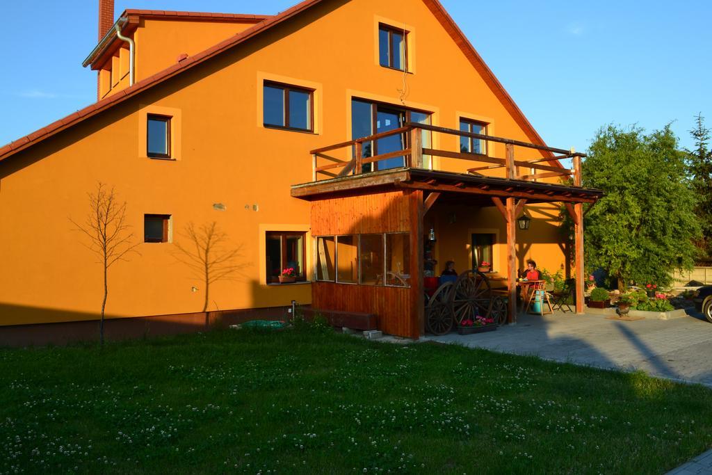 Hotel Penzion Eqilon Mělník Zewnętrze zdjęcie